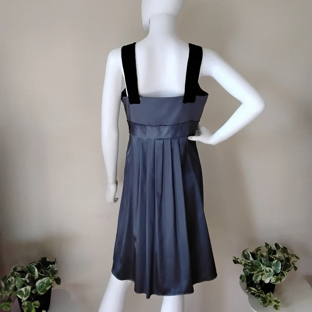Simply Vera Vera Wang Elegant A-Line Dress with Jeweled Accent Sz Medium